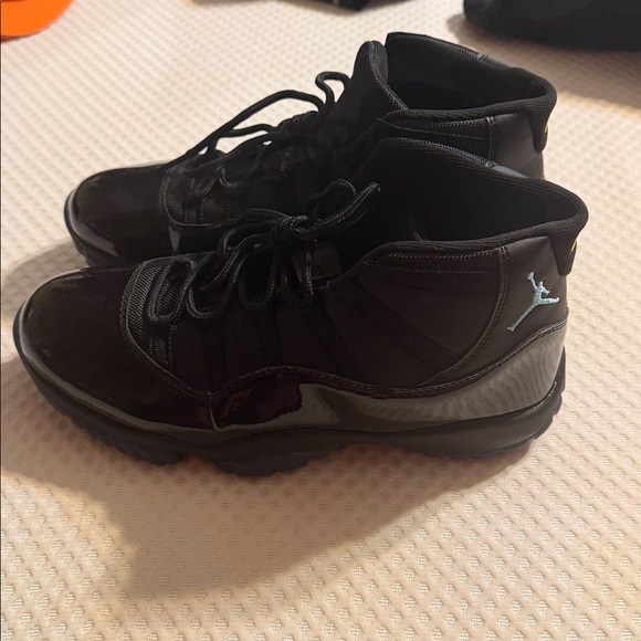 Jordan 11s Gamma - Picture 2 of 4